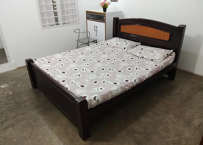 Mayurapriya Inn
